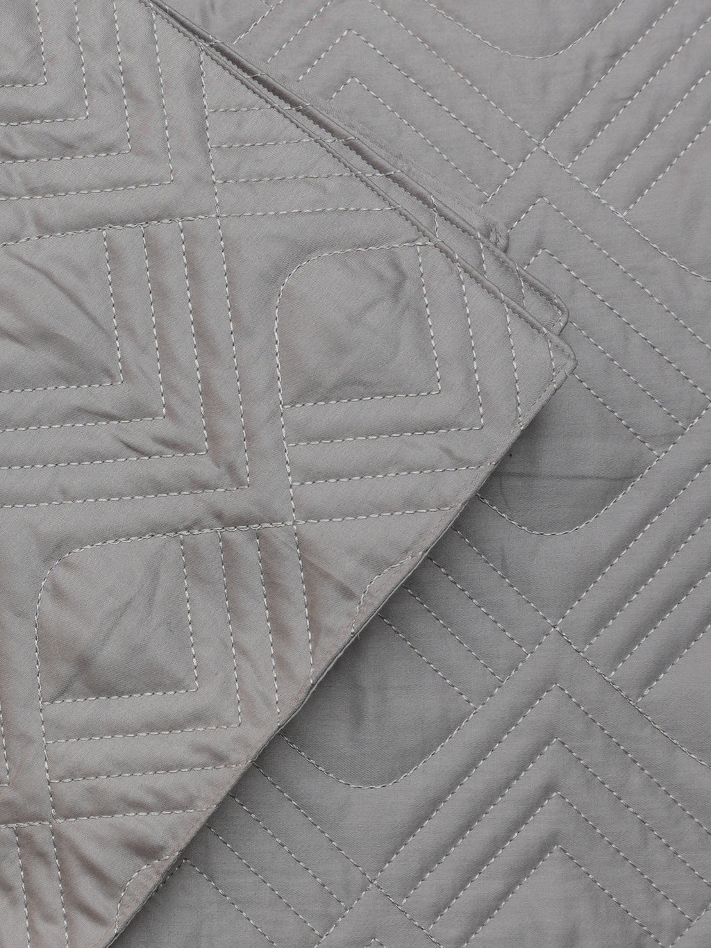 Urban Geometry AC Quilt Set- Grey