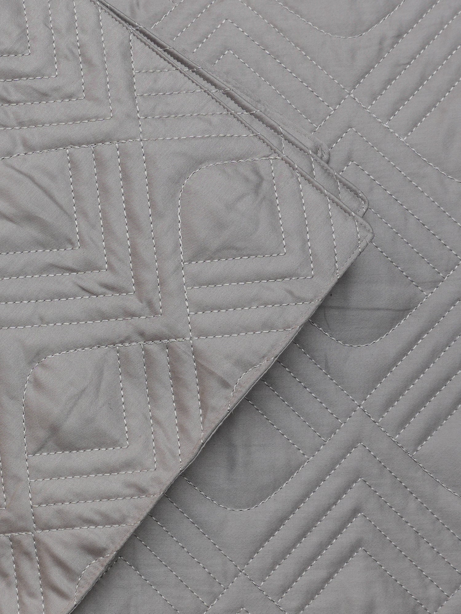 Urban Geometry AC Quilt Set- Grey